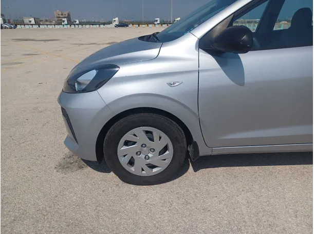 Car image 9
