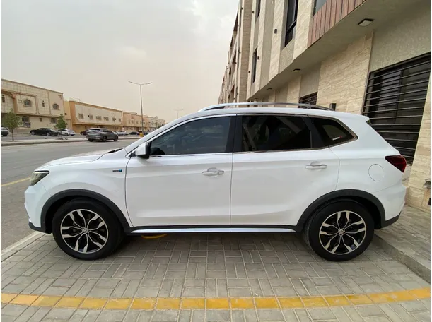 Car image 8