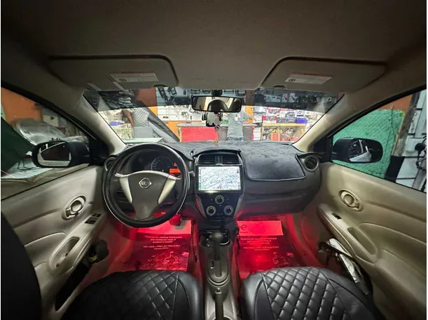 Car image 11