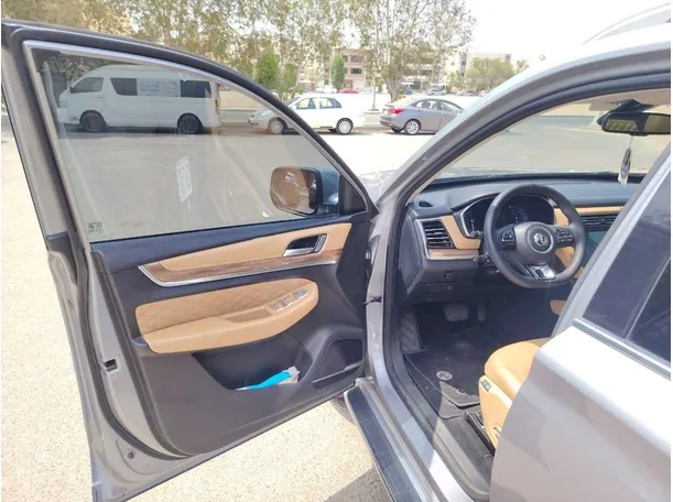 Car image 11