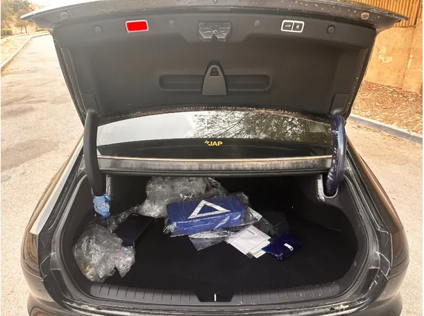 Car image 23