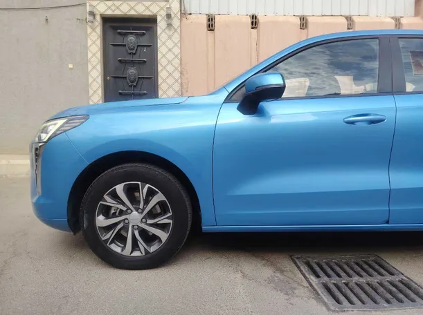 Car image 8