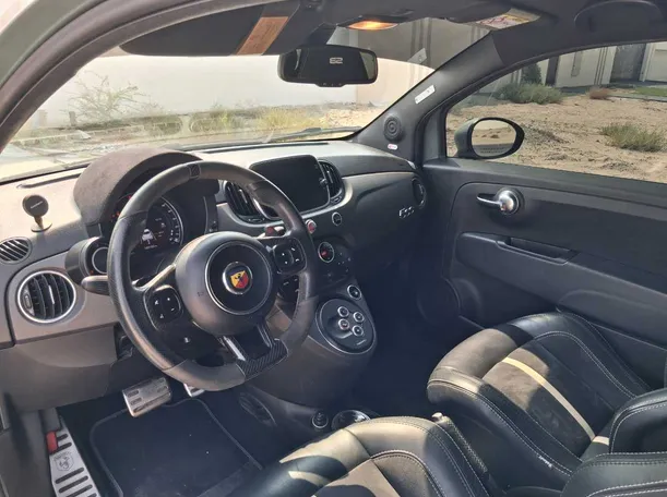 Car image 11