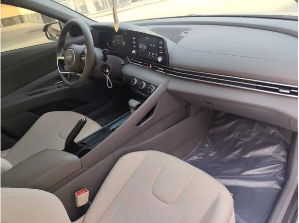 Car image 14