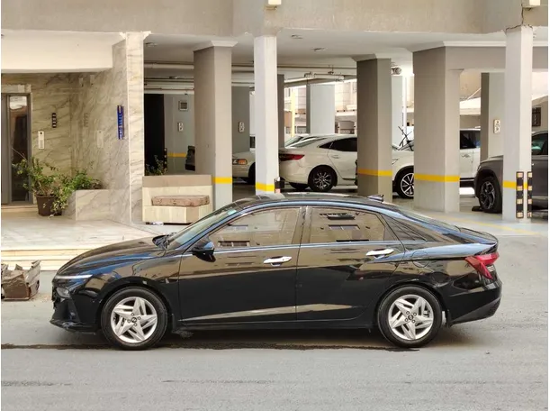 Car image 8