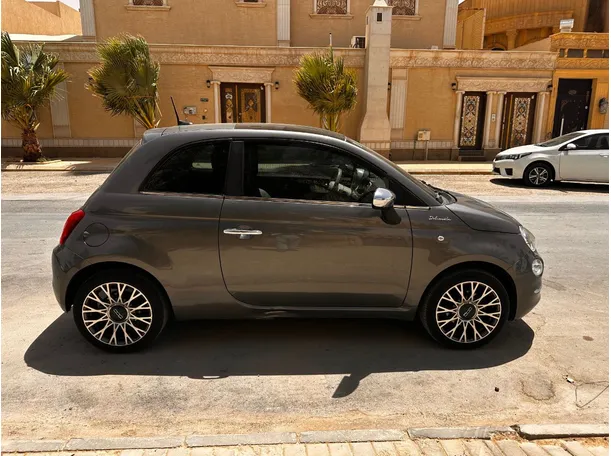 Car image 4