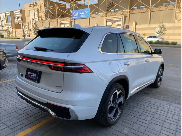 Car image 5