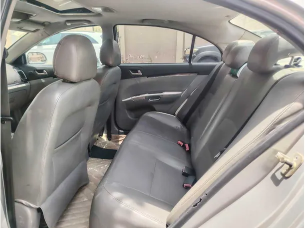 Car image 19