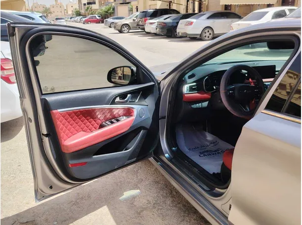 Car image 11