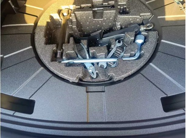 Car image 40