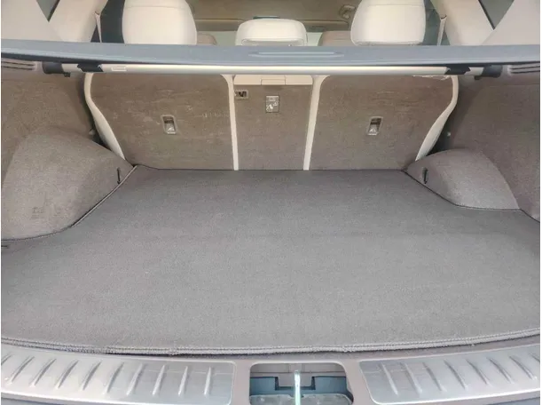 Car image 32