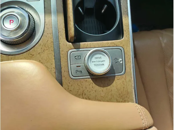 Car image 40