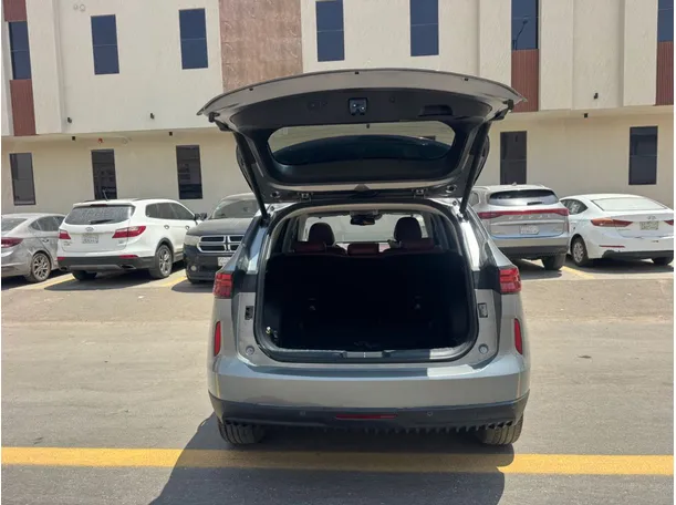 Car image 19