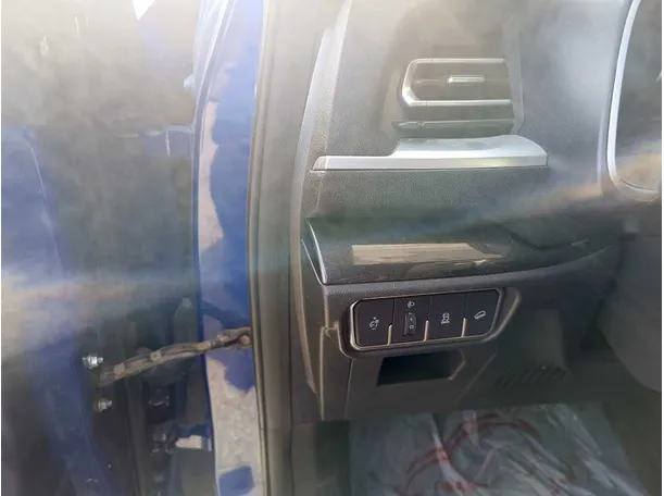 Car image 34