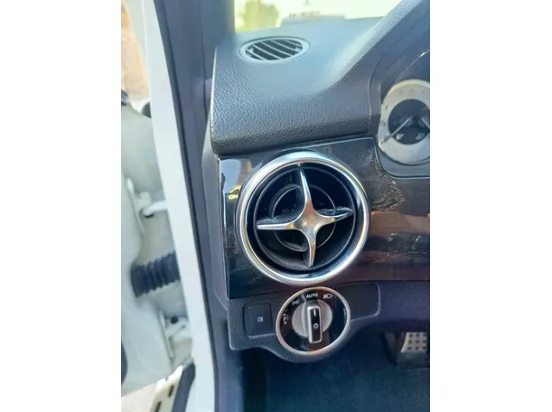 Car image 40