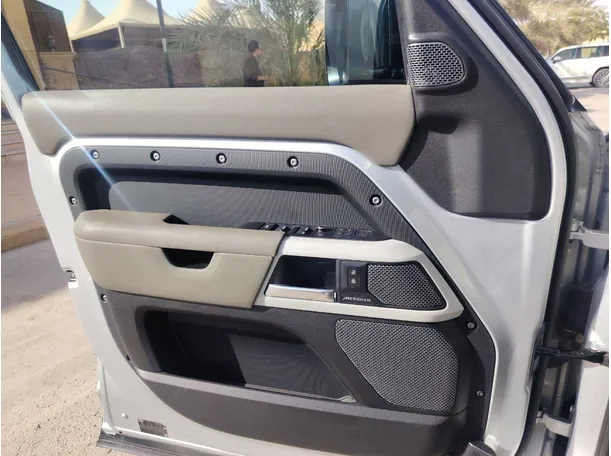 Car image 24