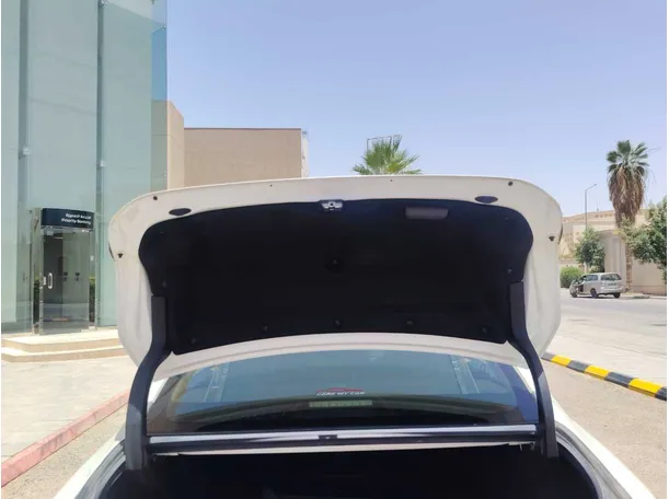 Car image 26