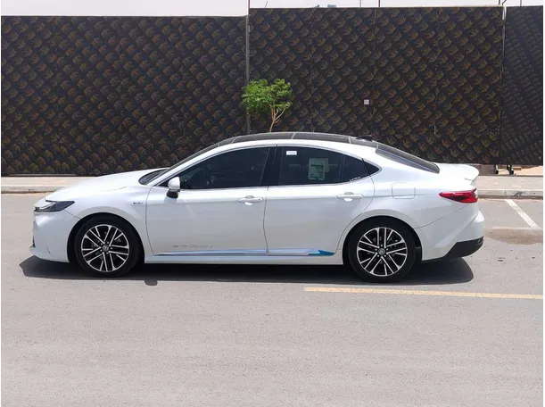 Car image 8