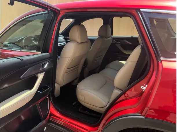 Car image 14