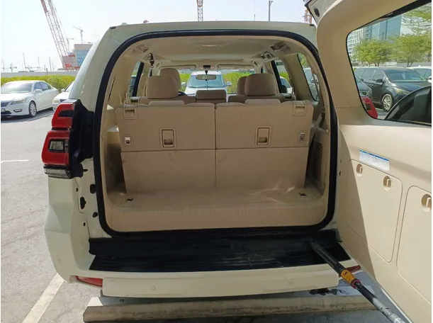 Car image 20