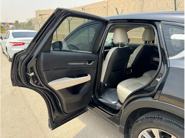 Car image 13
