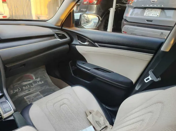 Car image 32