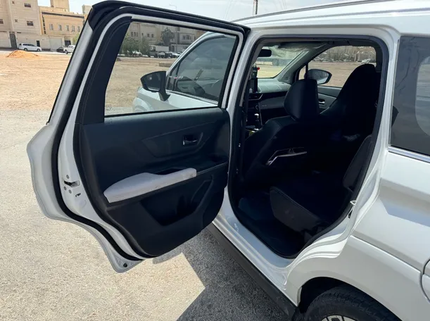 Car image 11
