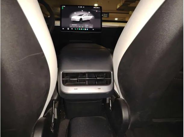 Car image 24