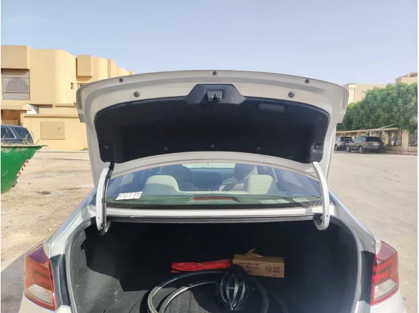 Car image 24