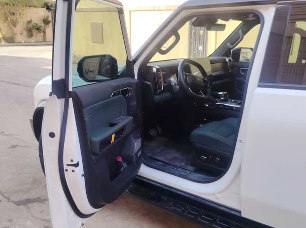 Car image 11