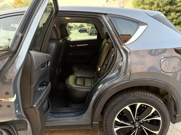 Car image 13