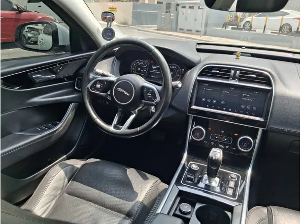 Car image 17