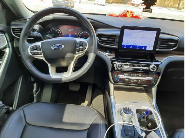 Car image 16