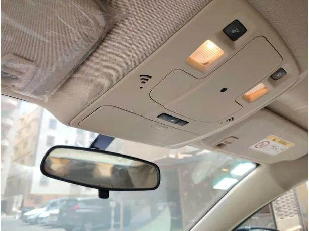 Car image 30