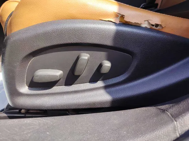 Car image 29