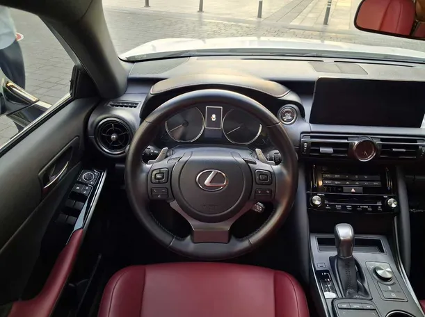 Car image 14