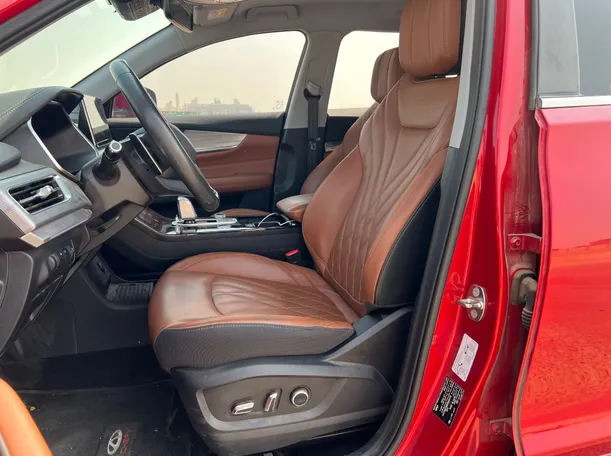 Car image 12