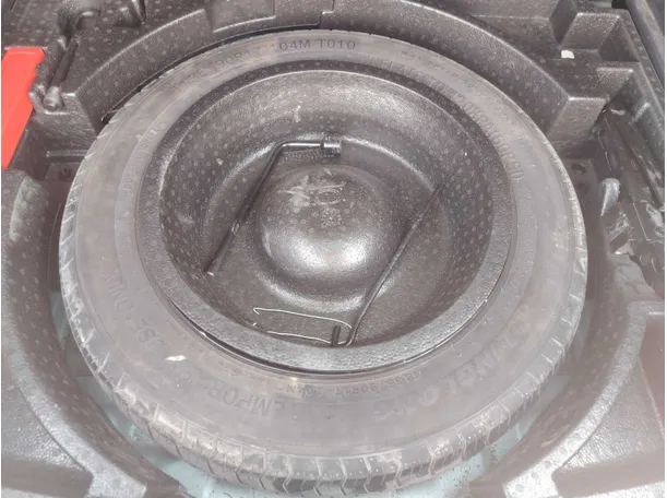Car image 30