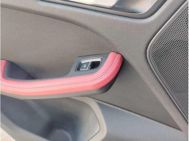 Car image 32