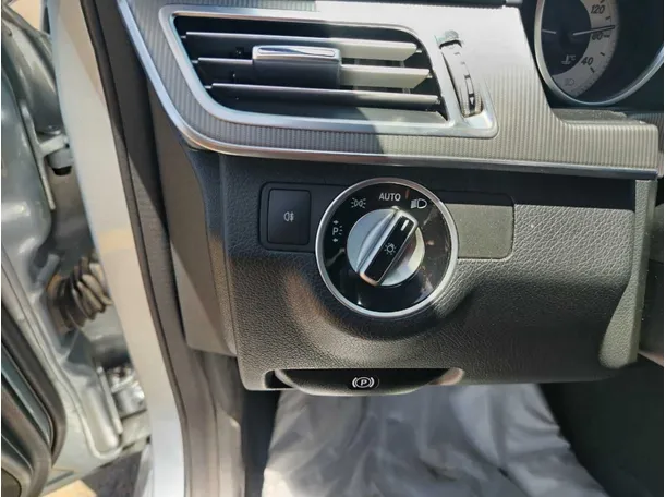 Car image 40