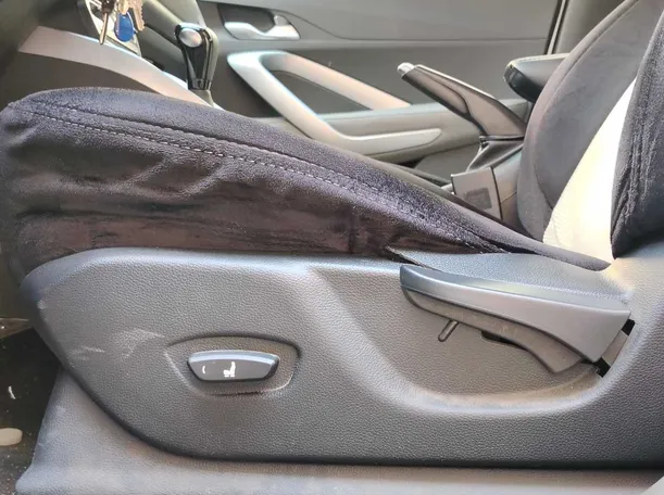 Car image 28