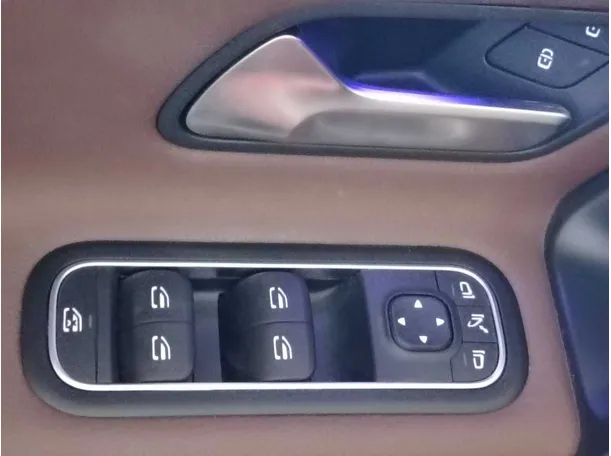 Car image 28