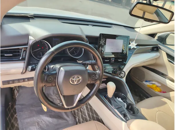 Car image 12