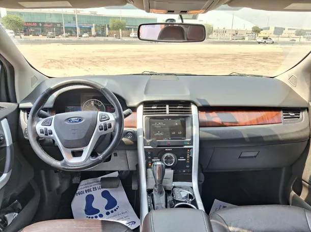 Car image 14