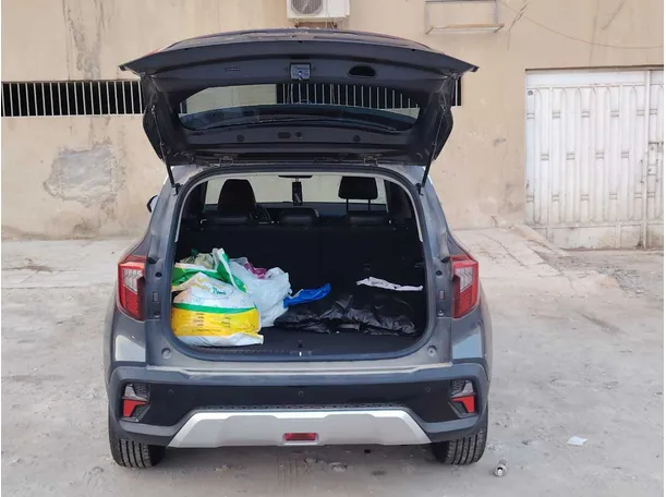 Car image 25