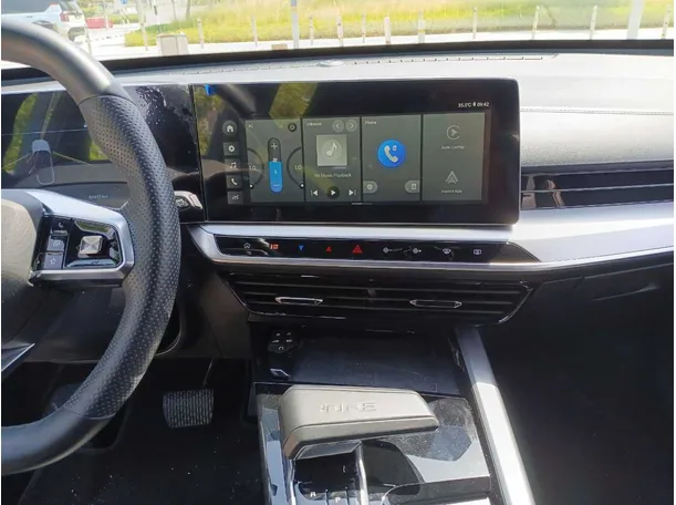 Car image 16