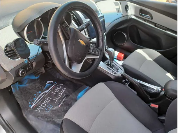 Car image 12