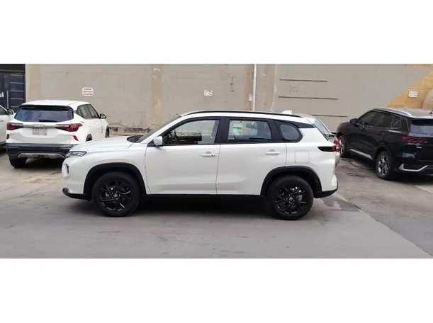Car image 8