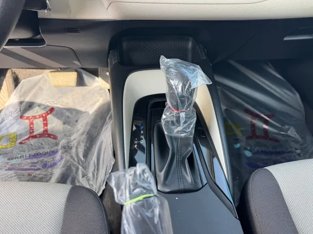 Car image 15