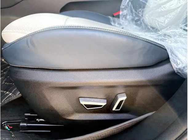 Car image 28
